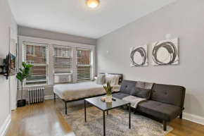 Stylishly Furnished Studio Apt in Portage Park